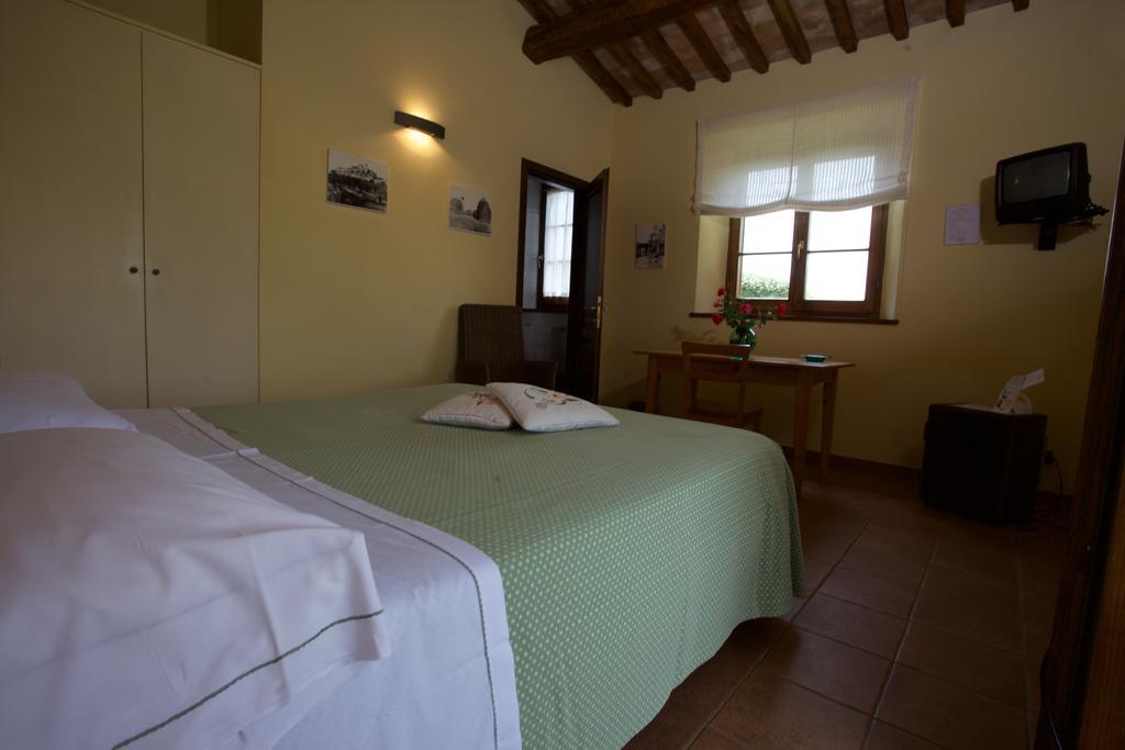 Bio Agriturismo Il Torrione Сатурния Номер фото